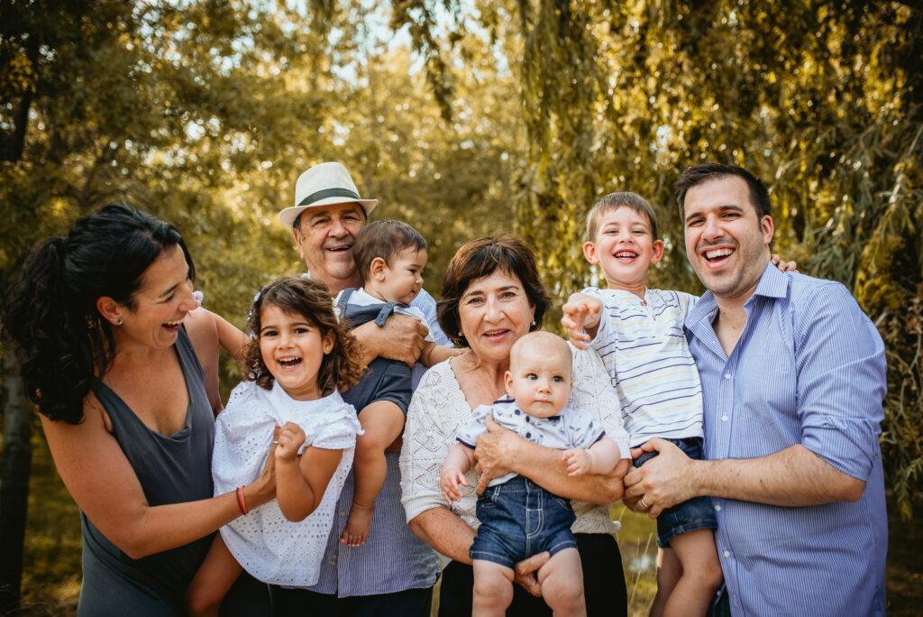 sesión fotos familia zaragoza familiar family fotografia fotografo reportaje exterior natural veronica rodriguez infantil abuelos regalo 1