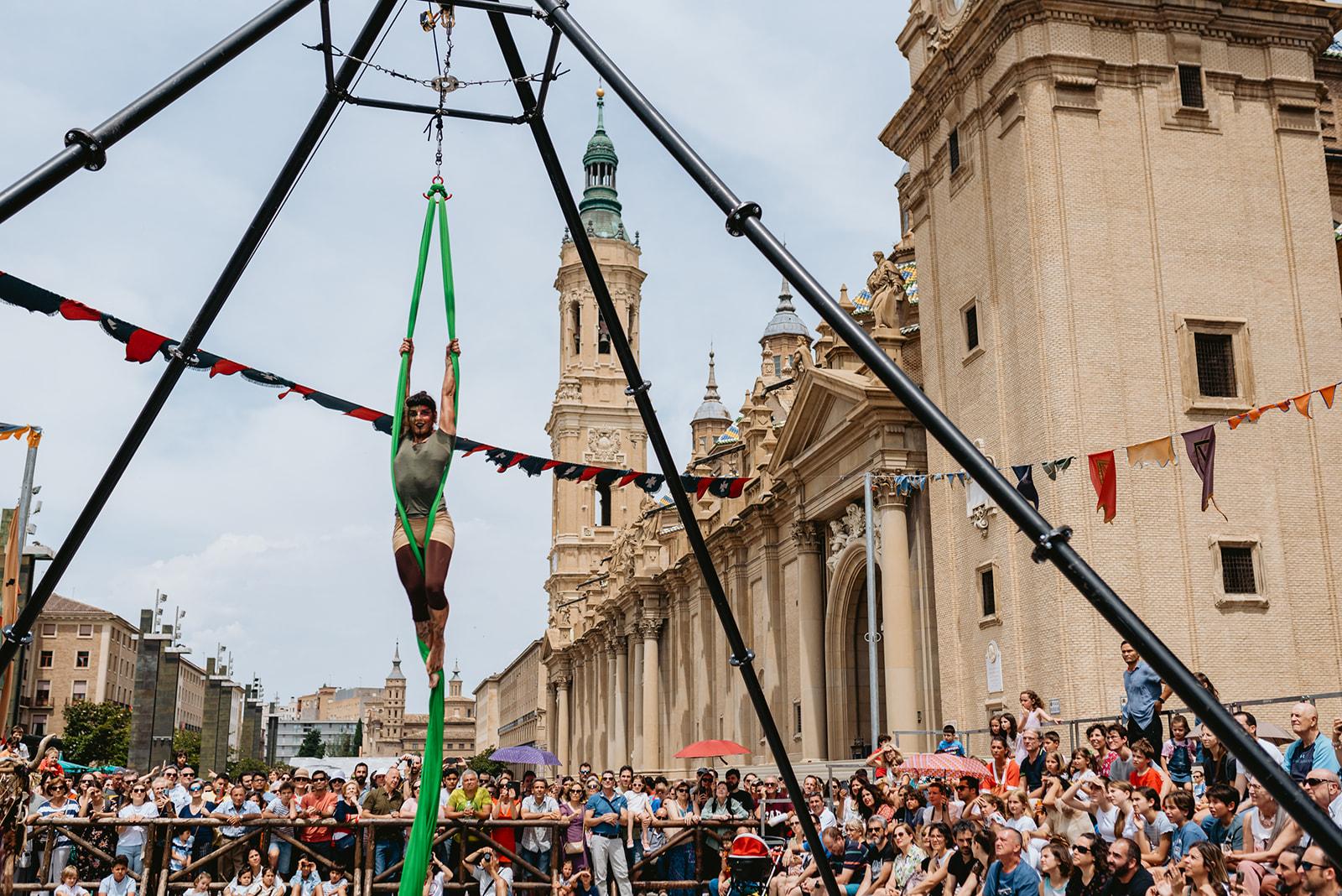 Fotografía espectáculo medieval en Plaza del Pilar Zaragoza